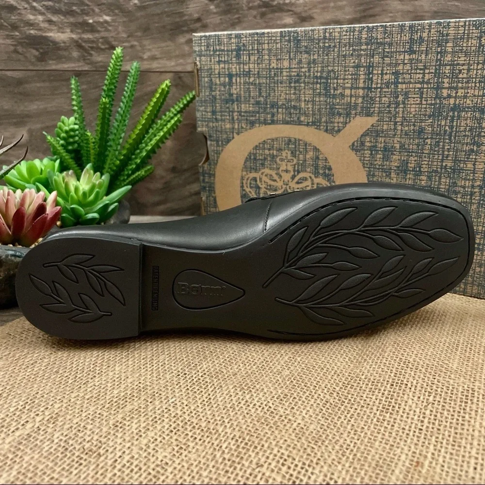 NIB Born Ballo Studded Leather Loafer